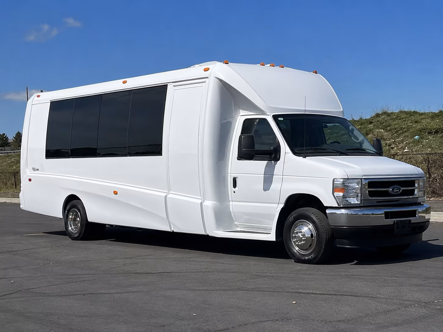 Phoenix Birthday, Sweet 16, & Quinceañera Transportation party bus exterior